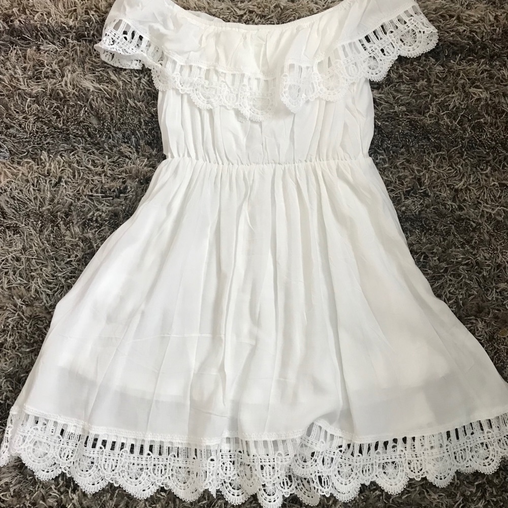 White lace off the shoulder dress